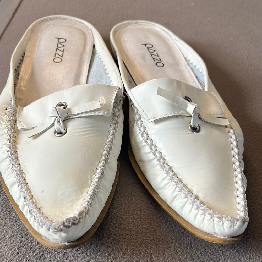 PAZZO White Mules Sleek Textured Design